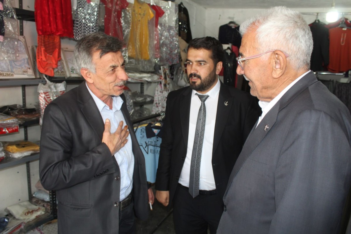 Yeniden Refah Partisi Şanlıurfa Milletvekili Adayı İsmail YAVUZ, Süleymaniye Caddesinde Esnaf Ziyaretinde bulundu.