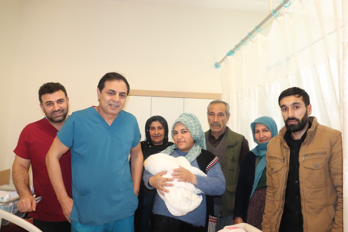 13 Yıllık Çocuk Özlemi Harran Üniversitesi Hastanesi’nde Son Buldu